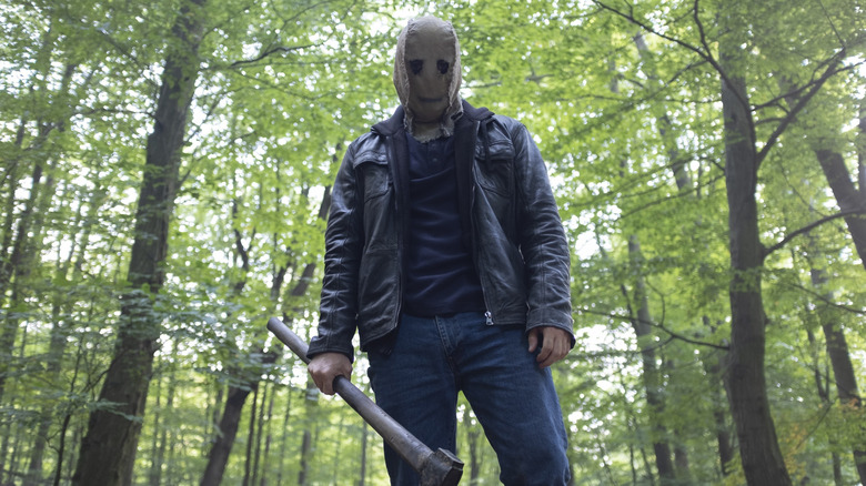 Gregory holding mallet in The Strangers: Chapter 1