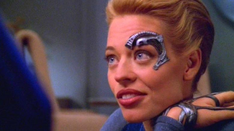 Seven of Nine speaks to Naomi Wildman on Star Trek: Voyager