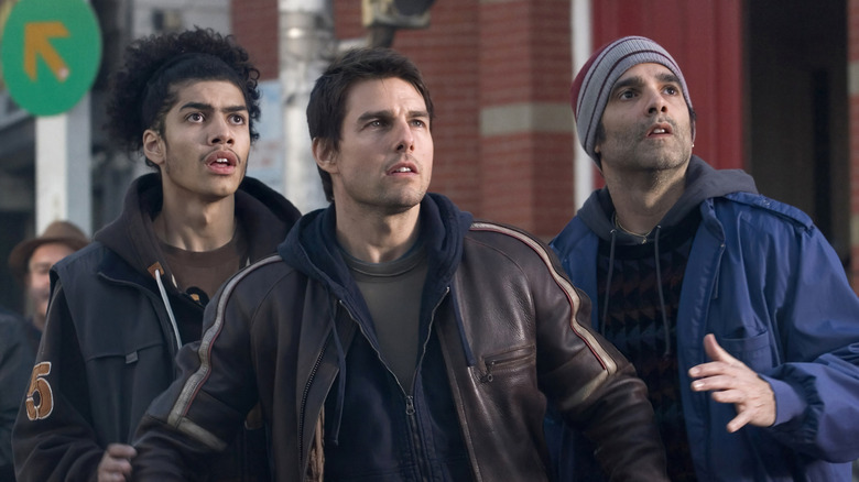 Vincent, Ray, and Julio looking scared in War of the Worlds (2005)