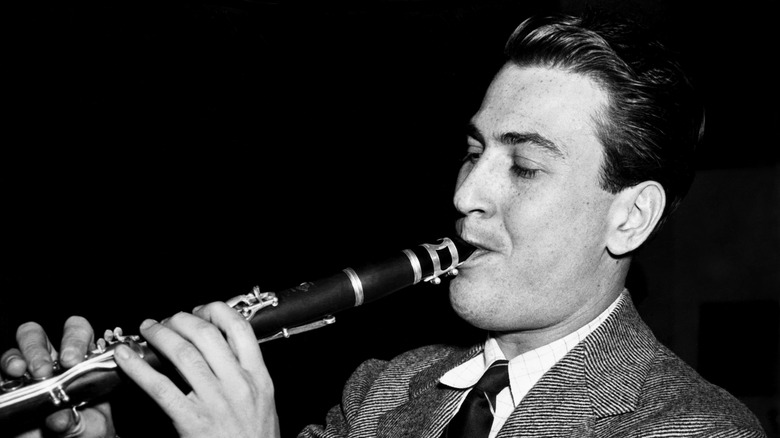 Artie Shaw playing the clarinet