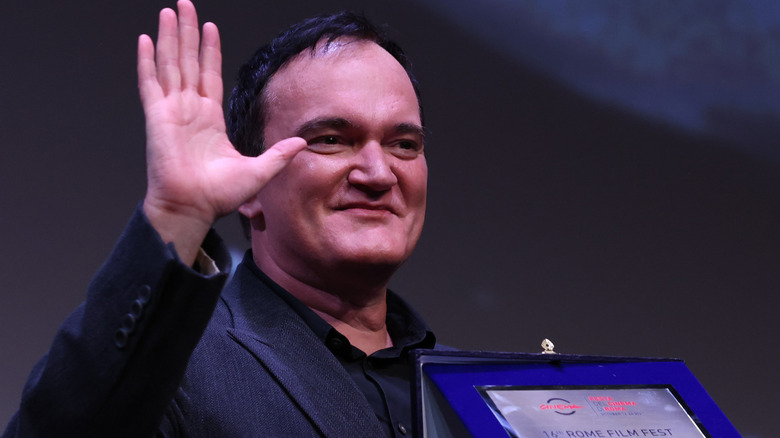 Quentin Tarantino waving