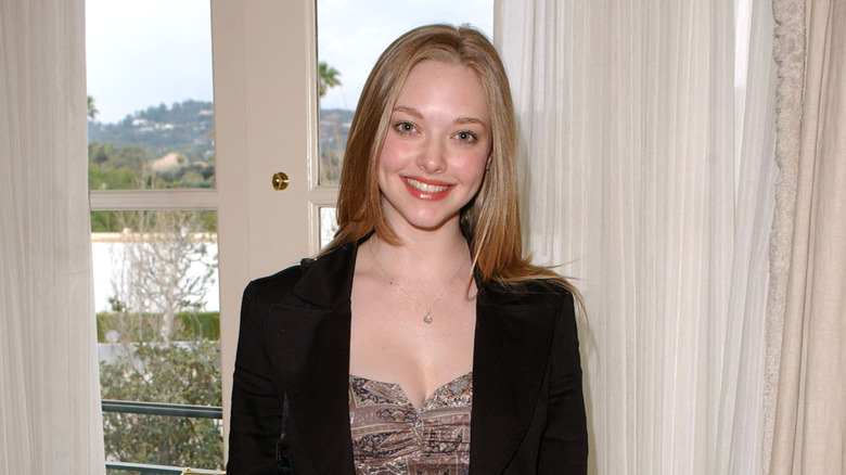 Amanda Seyfried posing at the Jimmy Choo annual Oscar Collection Preview (2004)