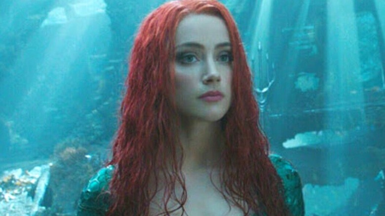 Amber Heards Aquaman Costume Kept Her On Her Feet During 16 Hour Set Days 