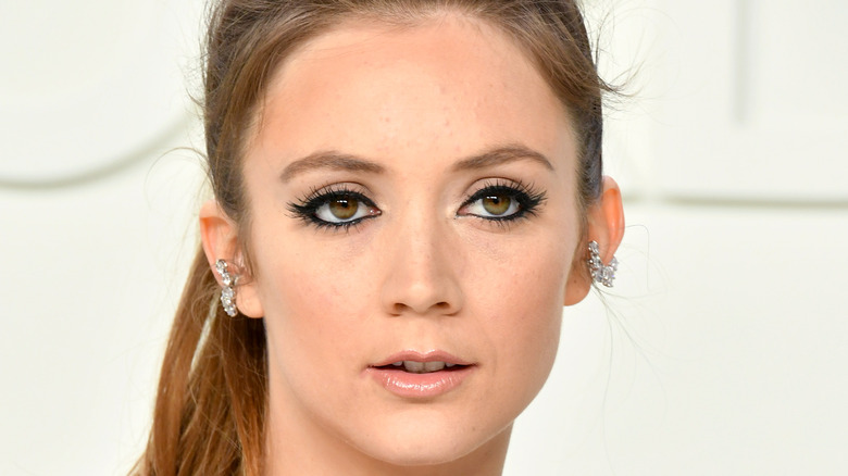 Billie Lourd wearing black eyeliner 