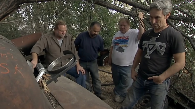 Mike Wolfe and Frank Fritz negotiate over an antique car