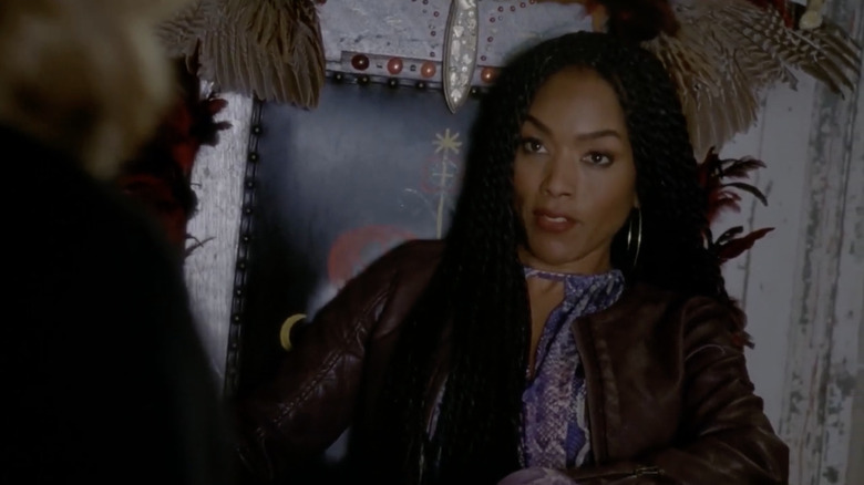 Marie Laveau leaning 