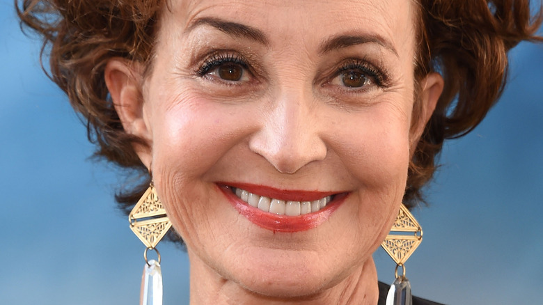 Annie Potts at event smiling 