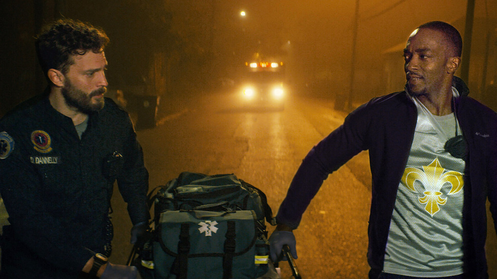 Anthony Mackie and Jamie Dornan as Dennis and Steve carrying EMT supplies in Synchronic