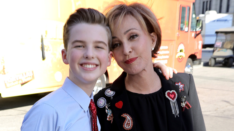 Iain Armitage and Annie Potts