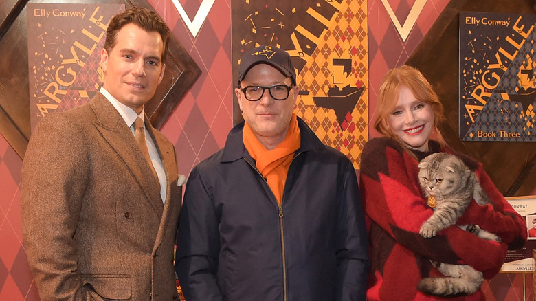 Henry Cavill, Matthew Vaughn, Bryce Dallas Howard and Chip the Cat posing