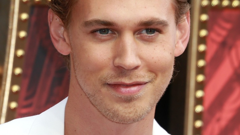 Austin Butler smiles