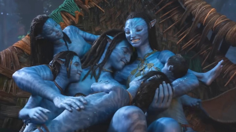 Jake, Neytiri, and their children in Avatar: The Way of Water
