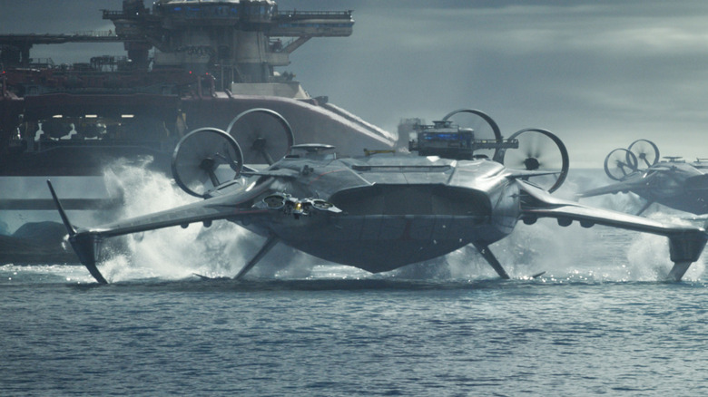 Military vehicles land in "Avatar: Fire and Ash" (2025)