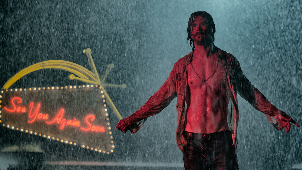 Chris Hemsworth as Billy Lee shirtless in rain