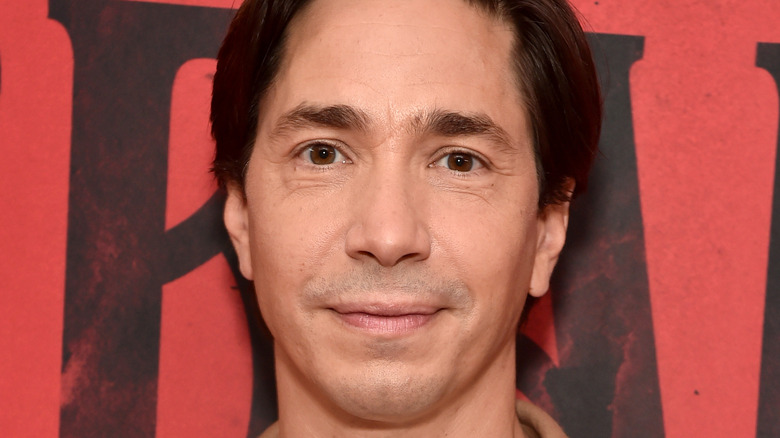 Justin Long smiling