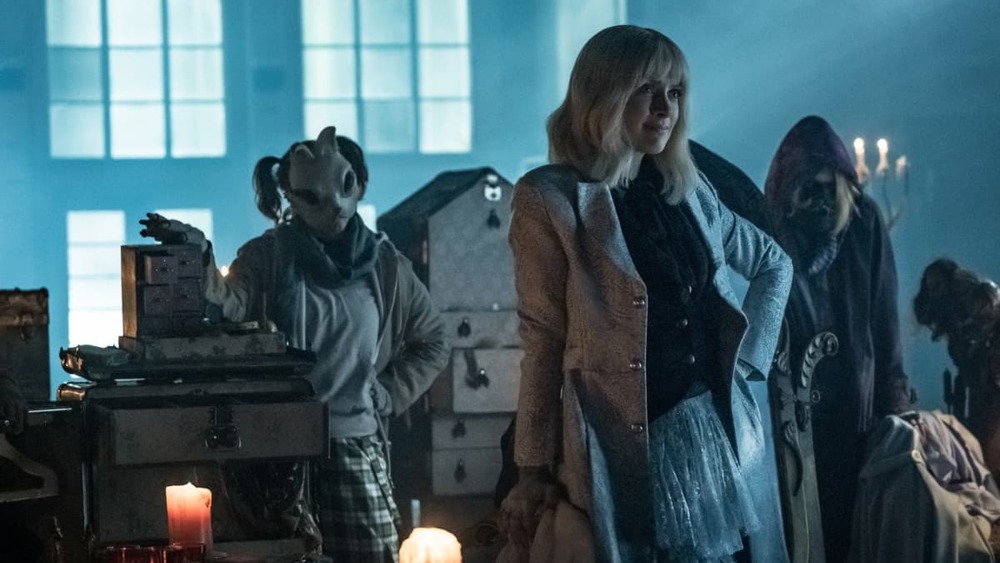 Alice smirking with Wonderland gang