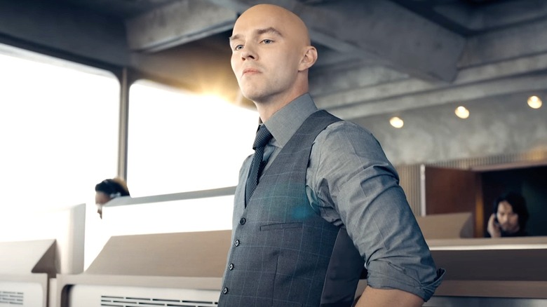 Lex Luthor wearing a suit and looking arrogant in Superman (2025)