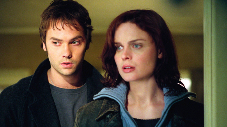 Tim (Barry Watson) and Kate (Emily Deschanel) standing together by the door in Boogeyman
