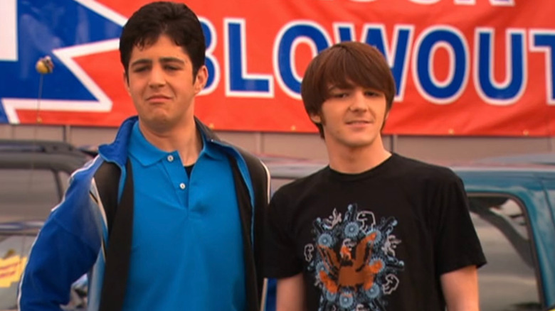 Drake and Josh at a car lot on Drake & Josh