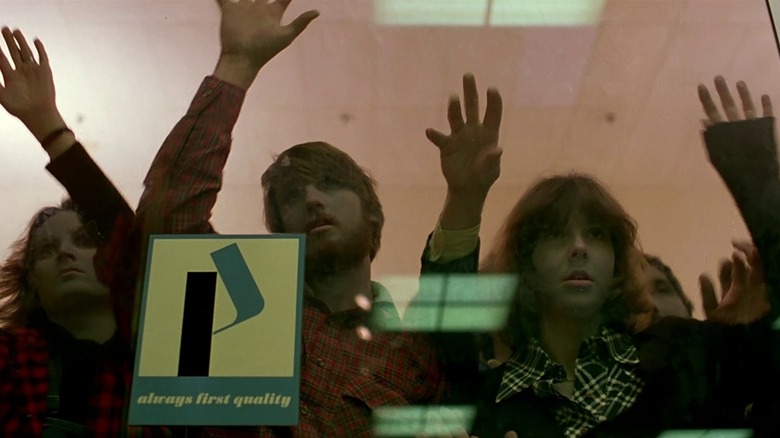 Zombies outside mall in Dawn Of The Dead