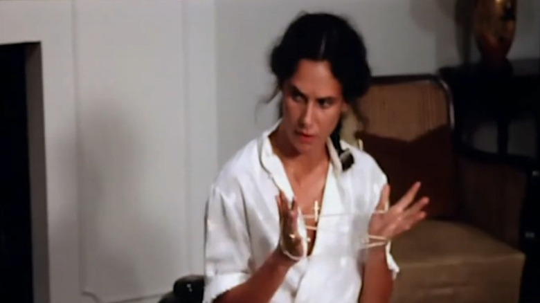 Tereza makes a cat's cradle with string in After Eight... Forever (1987)