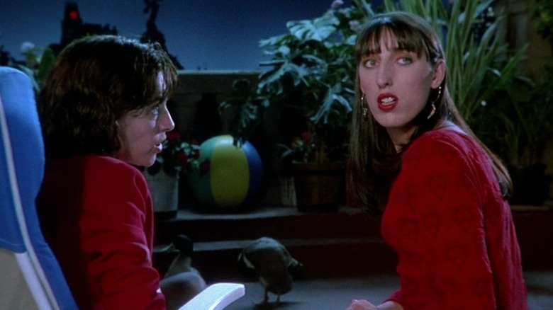 Pepa Marcos sitting next to a hunched Marisa in Women on the Verge of a Nervous Breakdown (1988)