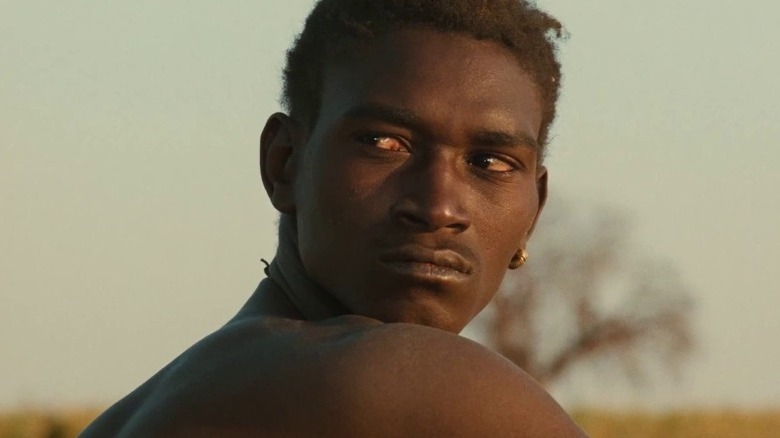 Nianankoro looking over his shoulder in Yeelen (1987)