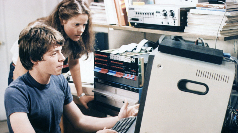 David and Jennifer stare at a computer in 'WarGames' (1983)