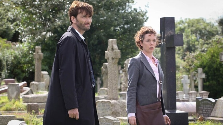 Alec and Ellie in a graveyard on Broadchurch
