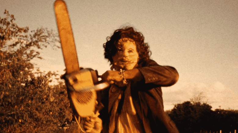 Leatherface running with chainsaw