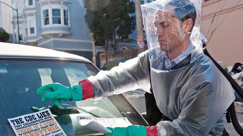Alan leaving conspiratorial notes in "Contagion" (2011)