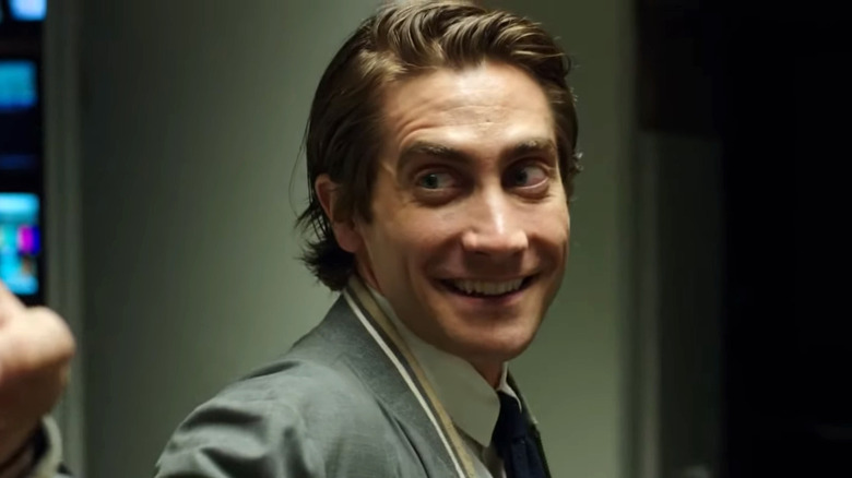 Jake Gyllenhaal's Lou Bloom smiling and pointing in Nightcrawler