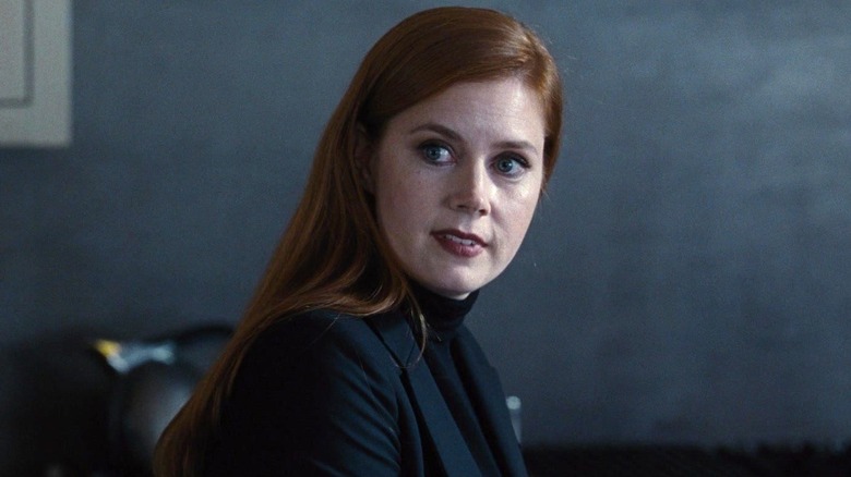 Amy Adam's Susan Morrow looking to the side in Nocturnal Animals