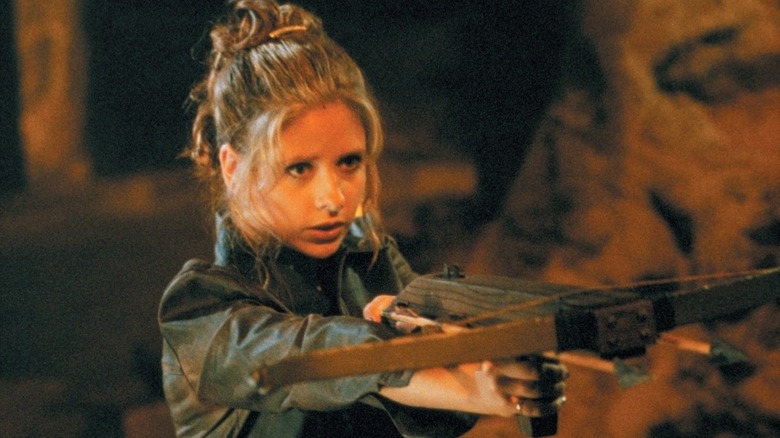 Buffy pointing a crossbow
