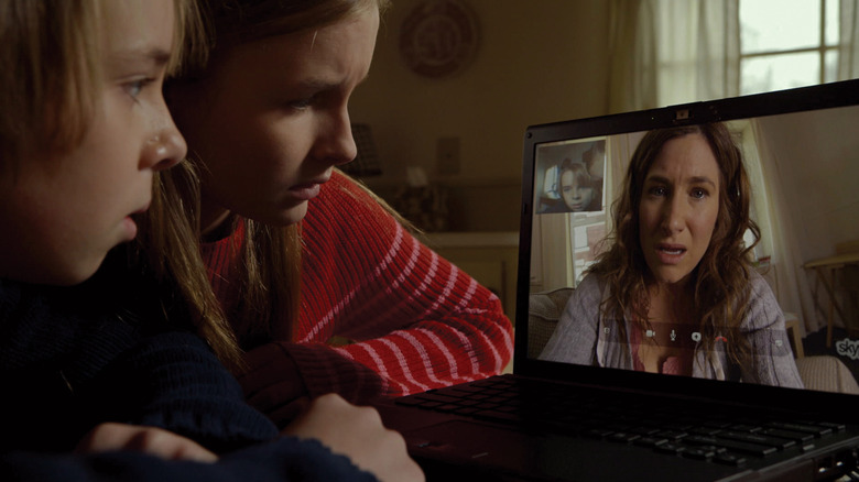 Tyler and Rebecca video chatting with Loretta in The Visit (2015)