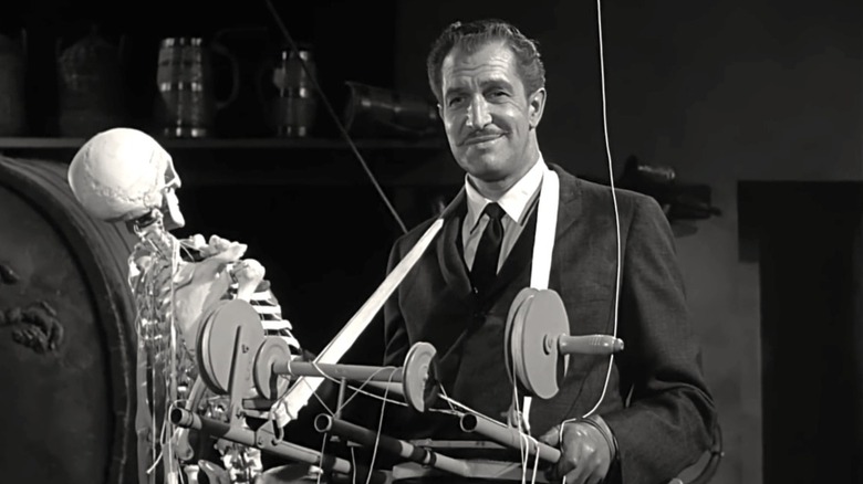 Frederick reveals his fake skeleton device in "House on Haunted Hill" (1959)