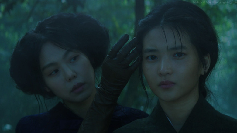 Lady Hideko brushes Sook-Hee's hair