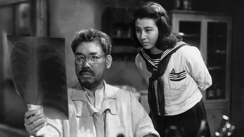Doctor Sanada inspecting an x-ray in Drunken Angel (1948)