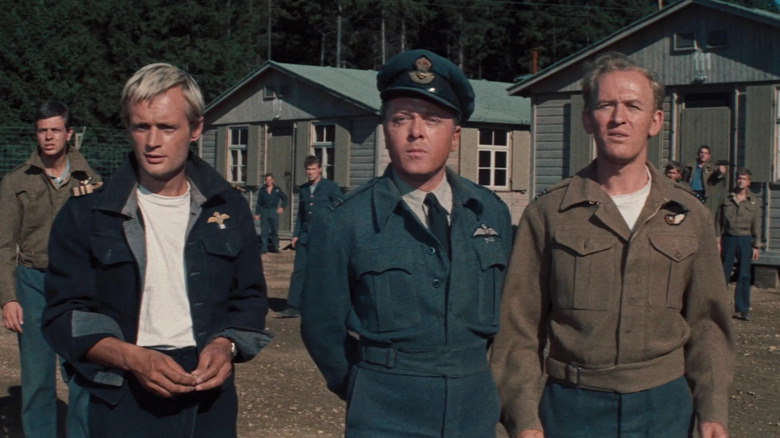 Ashley-Pitt, Bartlett, and MacDonald standing in the compound in The Great Escape (1963)