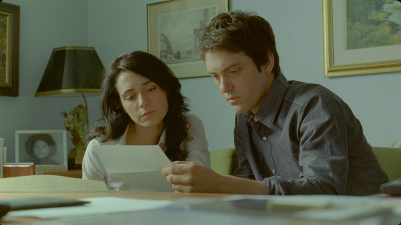 Jeanne and Simon investigate clues in Incendies (2010)