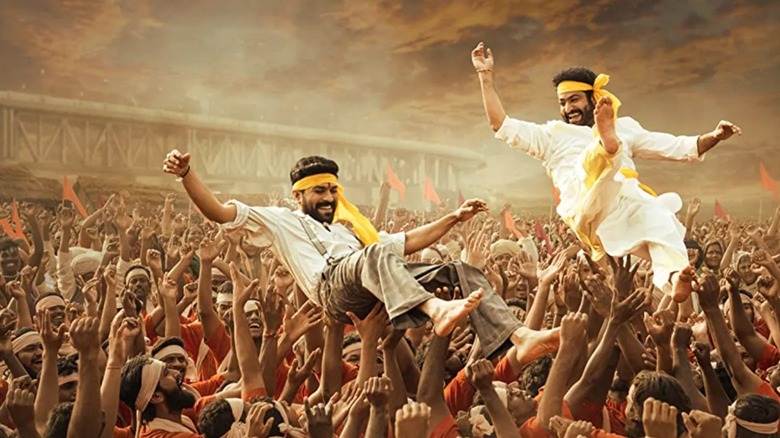 Komaram and Alluri being carried away by a crowd in 