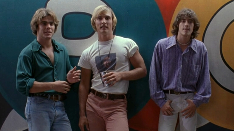 Dawson, Wooderson, and Pink hanging out in "Dazed and Confused" (1993)