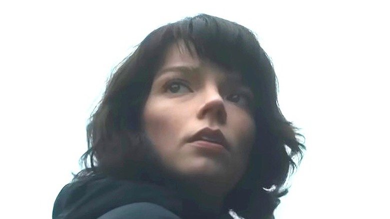 Drasa looking over her shoulder in 