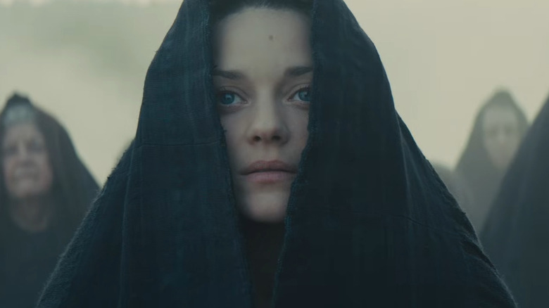 Women in black cloaks in Macbeth