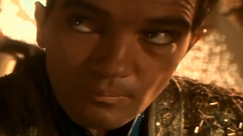 Antonio Banderas as Ahmad looks up in The 13th Warrior