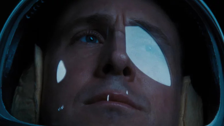   Ryan Gosling amb un casc espacial