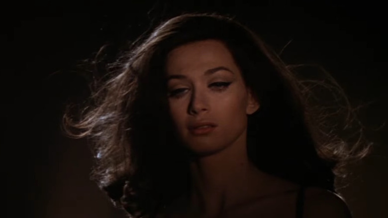 Margaret Fuchs looking down at Queen Tera in "Blood from the Mummy's Tomb"