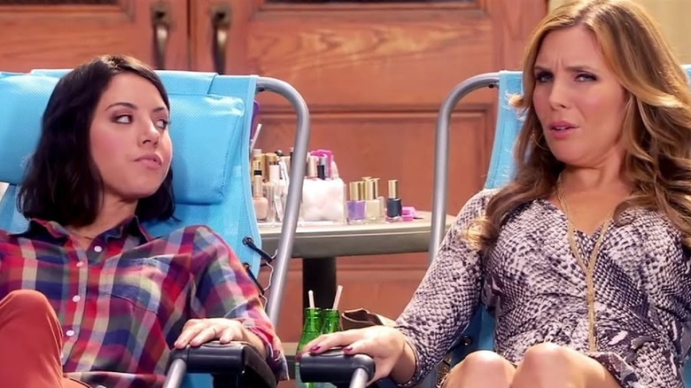 Tynnyfer and April get nails done