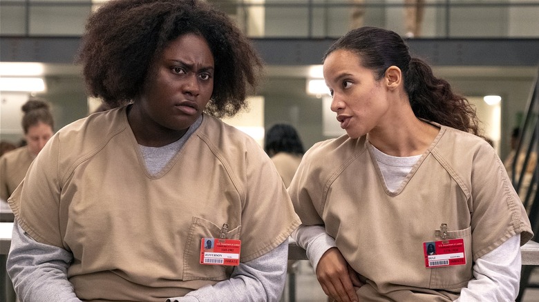 Taystee and Dayanara talking in cafeteria in "Orange Is the New Black" (2013)