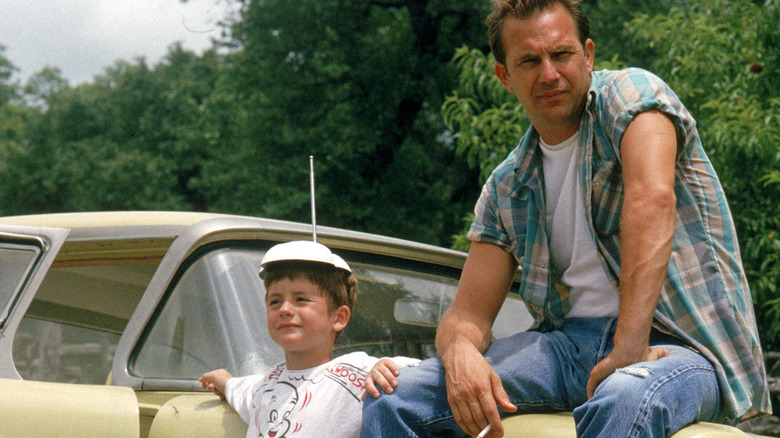 Phillip and Robert taking a break from their road trip in A Perfect World (1993)